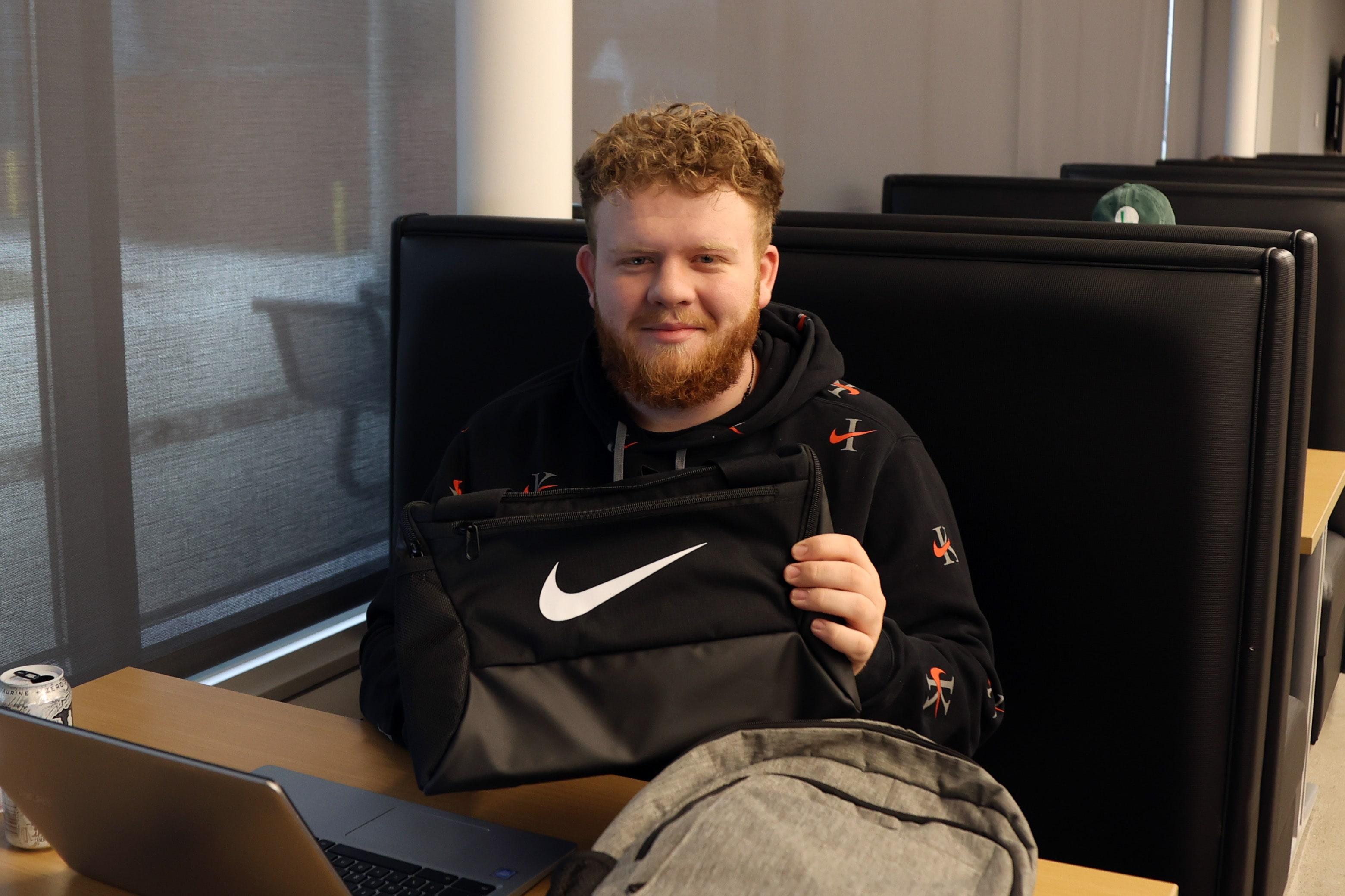 A student in the Webb with a new Share Kindness gym bag