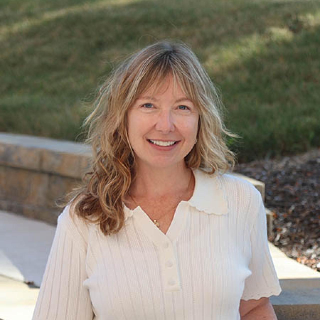 Headshot of Lori Schleeter