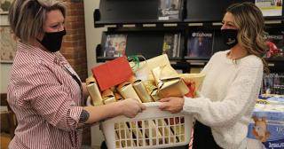 Social work students pack up holiday drive items