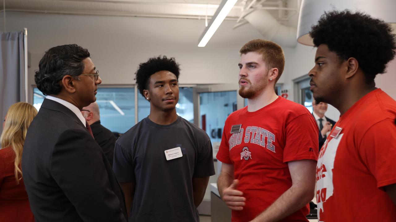 Four students talk to the Ohio State president